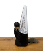 Puffco Peak Pro Glas 2.0 aufgesetzt auf einem Puffco Peak Pro Vaporizer