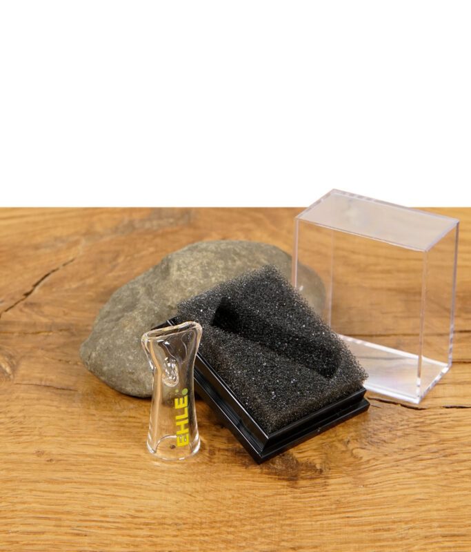 EHLE. Glasfilter neben geöffneter Box mit schwarzem Schaumstoffinlay