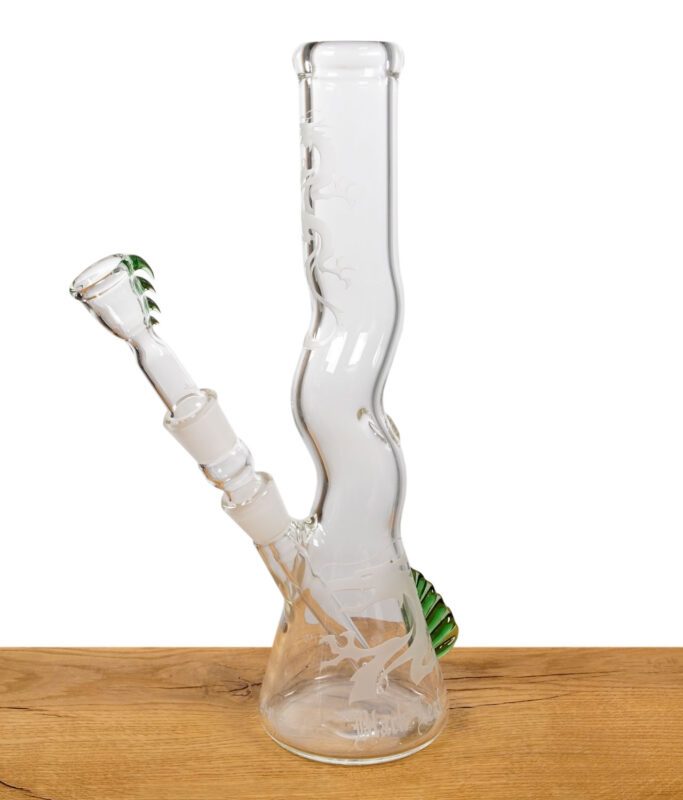 Handgefertigte Glasbong mit Drachen-Motiv und gewelltem Hals aus der Black Leaf x EHLE. Sonderedition