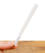 Einzelner Elements Cone im Nahbereich, zwischen zwei Fingern gehalten