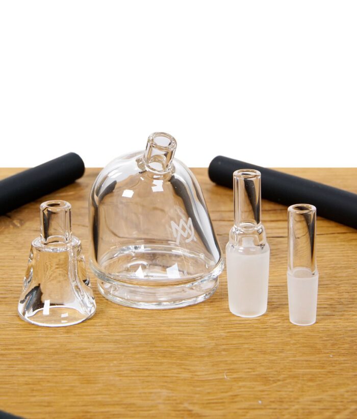 Einzelteile des MJ Arsenal The Bridge Sets – Glasteile, Adapter und Schläuche