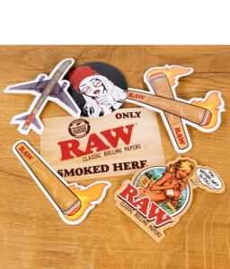 RAW Sticker mit Comic-Figur und Sprechblase "The Natural Way to Roll!"