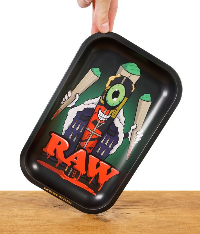 RAW Drehschale mit Cone Monster Grafik – Schale wird von Hand an der Ecke gehalten