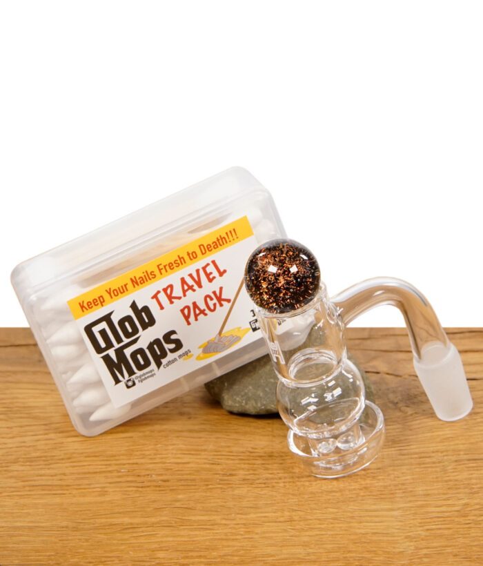 Glob Mops Travel Pack neben einem Terp Slurper Banger mit Kugelcap