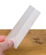 Einzelnes King Size Slim Paper von Smoking Master wird von einer Hand gehalten