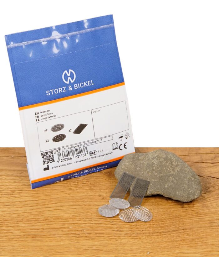 Siebe und geöffnete Verpackung des Storz & Bickel Venty Sets auf Holztisch