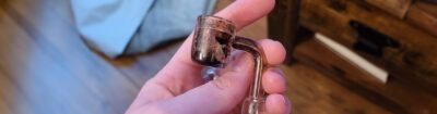 Verschmutzter Glasbanger mit deutlichen Chazzing-Spuren an der Quarzkammer.