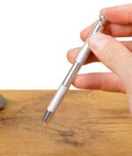 Black Leaf Dabtool mit ausgefahrenem Greifer in der Hand gehalten