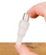 Hand hält den Norddampf Bongadapter für den Relict Vaporizer mit NS14/19 Schliff