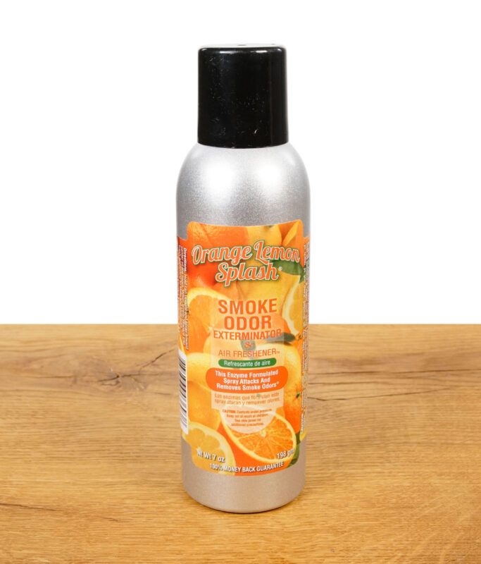Spraydose Smoke Odor Exterminator Orange Lemon Splash mit geschlossenem Deckel auf Holztisch