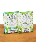 Zwei Packungen Nature of Spirit Tabakersatz – Sorten Soft und Extra Soft – nebeneinander auf einem Holztisch