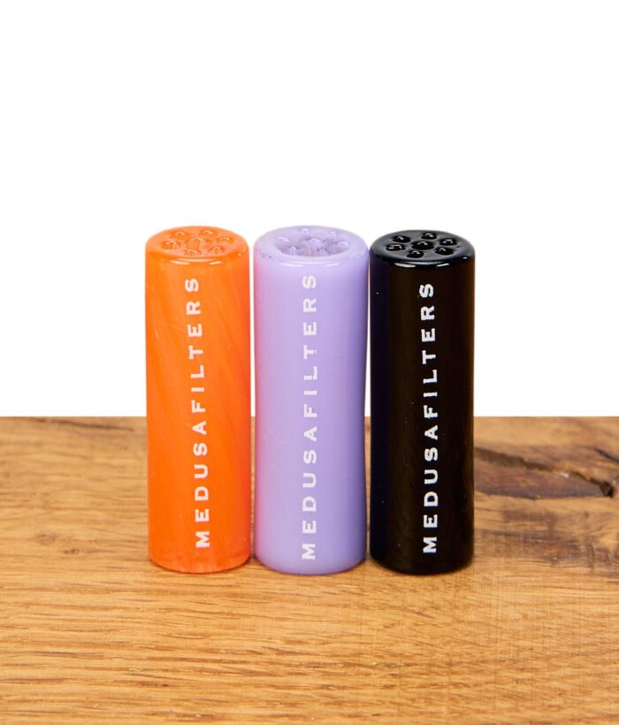 Drei Medusafilters Glasfilter in Sunset, Violet und Schwarz nebeneinander stehend