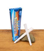 Verpackung der Elements 1 ¼ Size Cones mit zwei vorgedrehten Cones auf Holzuntergrund