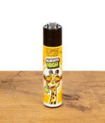 Clipper Feuerzeug mit gelbem "Always High"-Design und entspannter Giraffe mit Hanfblatt im Maul