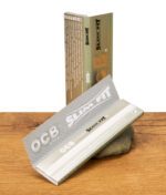 Geöffnetes Booklet der OCB X-PERT Slim Fit Longpapers mit sichtbaren Papieren und Gummierung