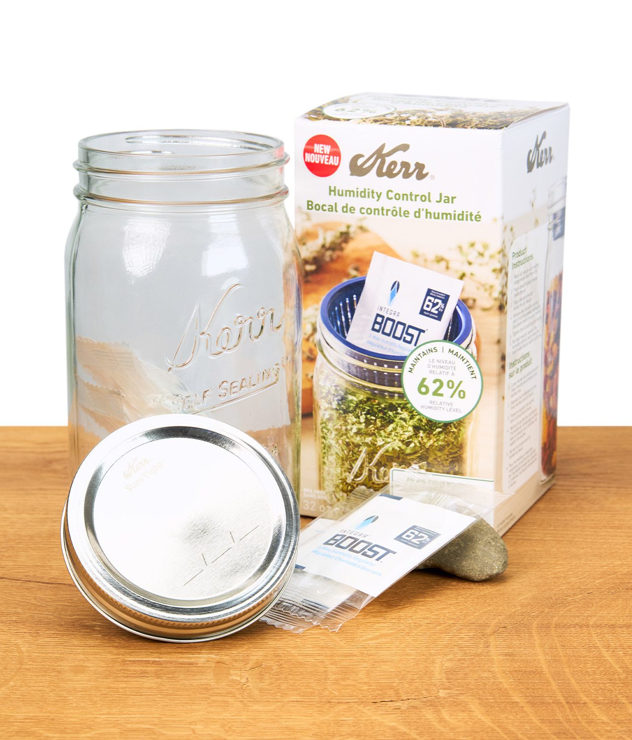 kerr-aufbewahrungsglas-mit-integra-boost-2-jpg Aufbewahrungsglas mit Integra Boost Feuchtigkeitsregulierer und Verpackung auf einem Holzbrett