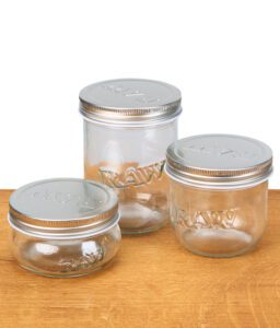 RAW Einmachgläser "Mason Jar" im 3er Set auf Holz