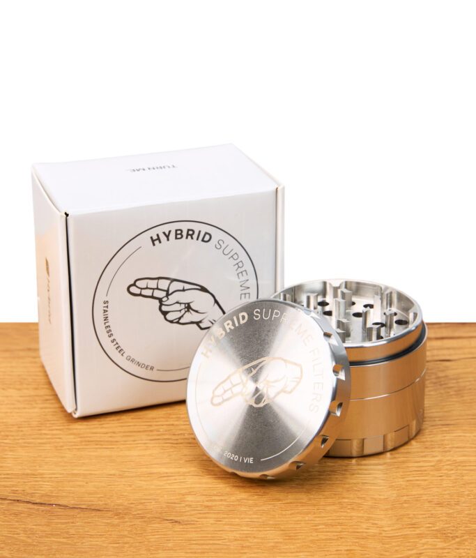 Edelstahl Grinder von Hybrid neben Verpackung auf Holz
