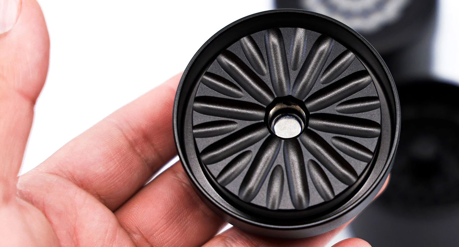 Flower Mill Premium Grinder – Edelstahl und 6061-Aluminium im Hybrid-Design