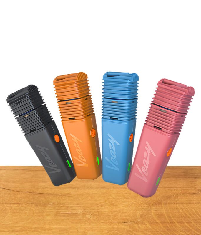Alle 4 Farben des VEAZY Vaporizers von Storz & Bickel auf Holz präsentiert.