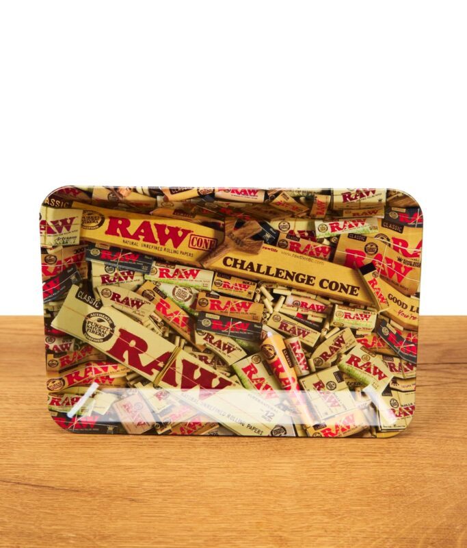 Kleine Drehunterlage von RAW "Mixed Products" auf Holz stehend