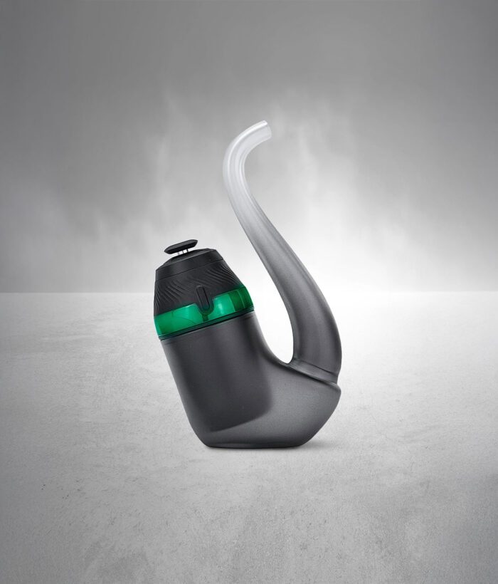 Schwarzer Konzentrat Vaporizer New Proxy von Puffco auf hellem, nebligem Hintergrund