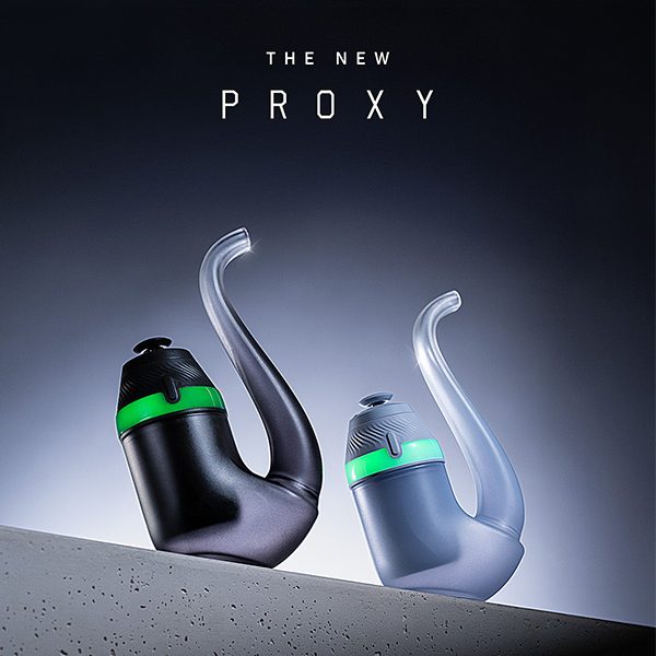 Überschrift "The New Proxy" von Puffco mit darunterliegenden Vaporizern in 2 Farben.