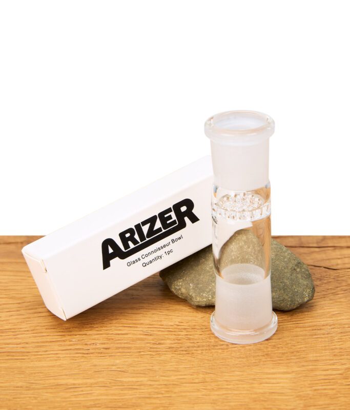 Arizer Kräuterkammer aus Glas, mit Originalverpackung und Steinen auf Holztisch – Zubehör für Arizer und Extreme Q Vaporizer, hochwertiges Ersatzteil.