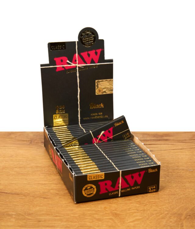 raw-black-paper-ein-ein-viertel-size-display.jpg
