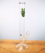 Greenline Glasbong von Jelly Joker auf Holz
