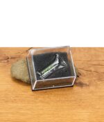 EHLE Glasfilter für actitube in einem transparenten Kasten auf einem Stein vor Holz