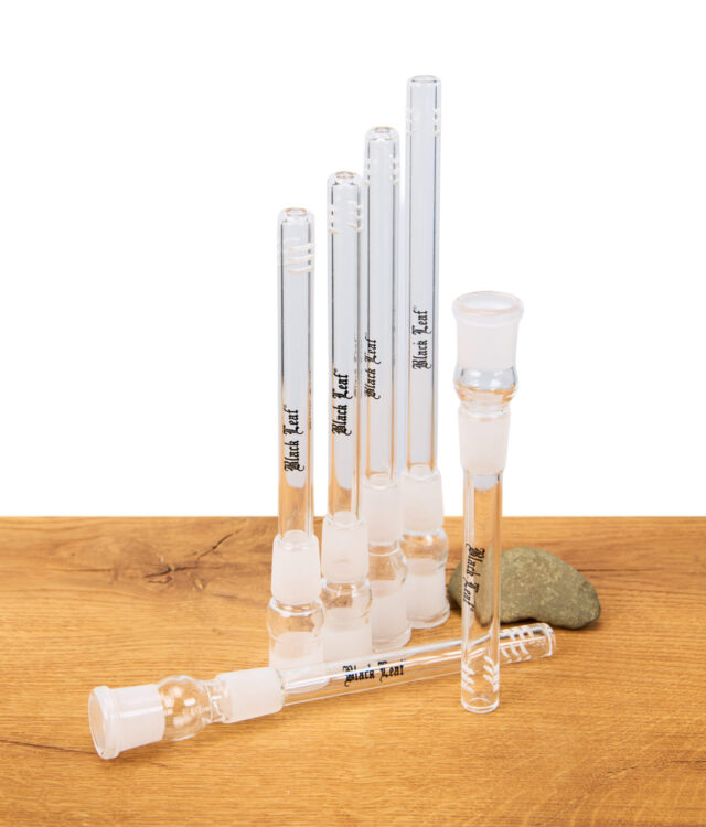 Schlitzdiffusoren aus Glas für Bongs auf Holz