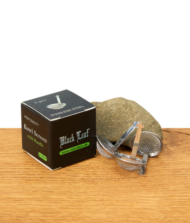 Black Leaf Schüsselsieb mit Griff 20mm im 3er-Pack, Edelstahl mit Verpackung auf Holzuntergrund.