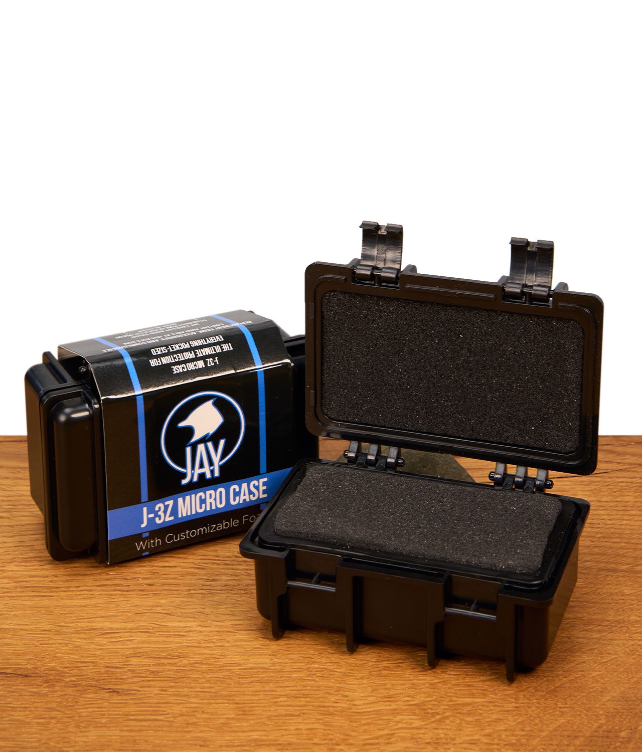 jay-case-micro-case-2-jpg Geöffneter Jay Case J-3Z Micro Schutzkoffer mit eingelegtem schockabsorbierendem Schaumstoff zum Schutz empfindlicher Glas-Accessoires.