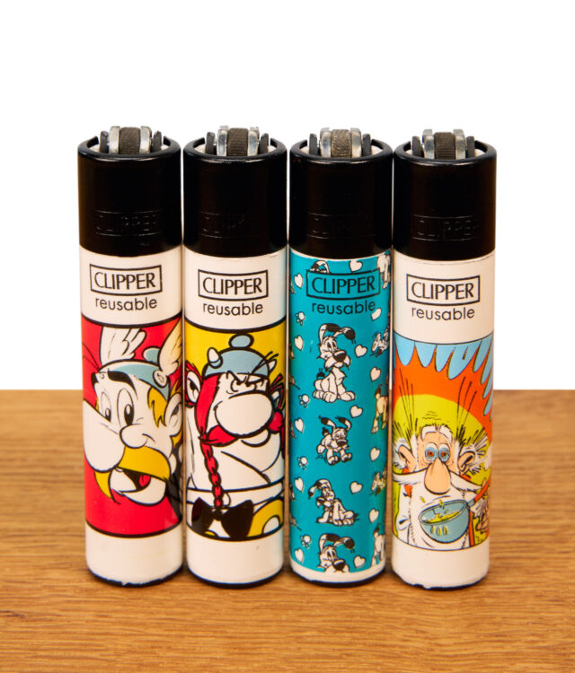 4er Set Clipper Feuerzeuge der Asterix & Obelix Kollektion mit Motiven von Asterix, Obelix, Idefix und Miraculix.