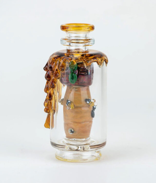 Ansicht der linken Seite vom Save The Bees Puffco Attachment