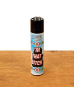 Blaues Clipper Feuerzeug Girly Slogan #3 mit dem selbstbewussten Spruch „I'M THAT BITCH“ und rosa Blumenverzierungen