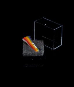 EHLE e.tip. Glasfilter bunte Vielfalt liegt einzeln auf Schaumstoffkissen des mitgelieferten Display Case. Regenbogen Glasfilter.