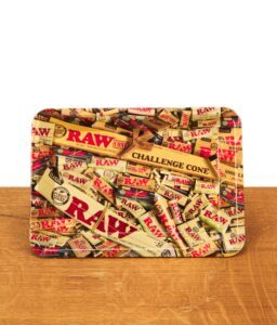 Kleine Drehunterlage von RAW "Mixed Products" auf Holz stehend