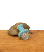 Ein blauer Spinner Carb Cap von Black Leaf mit Fokus auf die klaren Luftkanäle an der Unterseite für einen perfekten Vortex-Effekt.