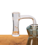 Nahaufnahme des Hourglass Bangers von MJA mit gut sichtbaren seitlichen Luftschlitzen für die Autospinner Funktion. Der Hals des Bangers ist mit einer grauen Rig verbunden