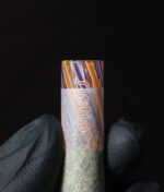 RipTip Sunday Driver Glasfilter auf Joint – orange-violettes Glas als Mundstück, Seitenansicht mit sichtbarem Übergang