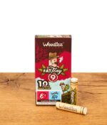 Weedlez 'Fat Tony' 9mm Aktivkohlefilter 10er Pack – Faltschachtel mit zwei Einzelfiltern auf Holzuntergrund