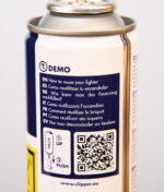 Rückseite der Clipper Feuerzeuggas 300ml Dose mit mehrsprachiger Nachfüll-Anleitung, Demo-Piktogrammen und scannbarem QR-Code.