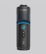 Frontalansicht des Dr. Dabber Switch GO Vaporizers mit LED-Bedienelementen auf grauem Grund.