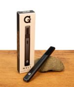 G Pen Melt Hot Knife Dab-Tool mit Originalverpackung auf Holzoberfläche, elektronisches Werkzeug für Extrakte mit USB-C-Anschluss.