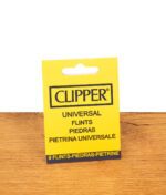 Clipper Feuersteine in gelber Verpackung mit "CLIPPER UNIVERSAL" Aufschrift.