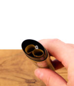 Blick in die geöffnete Tube der Cyclones Hemp Cones Wonder mit zwei Hanf-Blunts und Stopfhilfe.